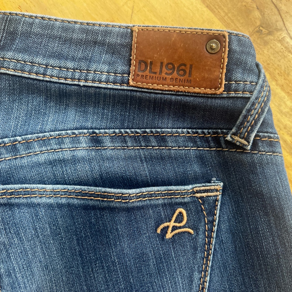 DL1961 Women's Dark Blue Straight Leg Jeans